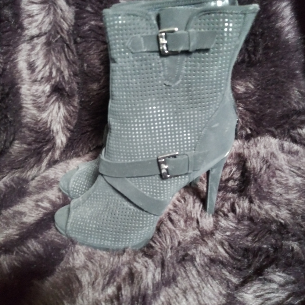 Boots - Picture 4 of 7